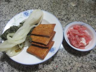 肉丝香干炒腌白菜的做法步骤：1