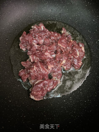 西芹木耳炒牛肉的做法步骤：5