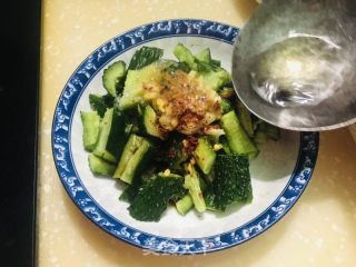 炝拌黄瓜的做法步骤：6
