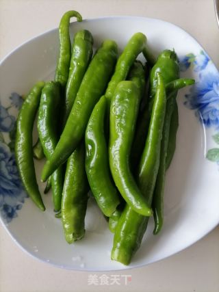辣椒炒肉的做法步骤：1