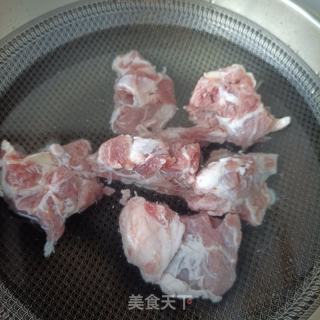 龙骨白菜炖粉条的做法步骤：1