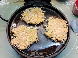 葱香白薯丝饼的做法步骤：7