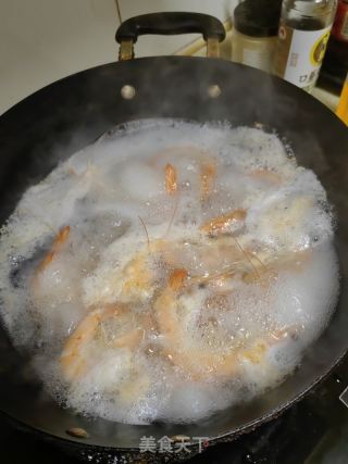 葱爆深海虾的做法步骤：2
