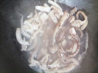 孜然鱿鱼须的做法步骤：2