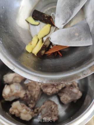 大骨炖萝卜的做法步骤：3