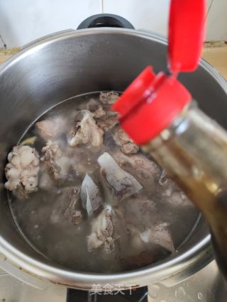 大骨炖萝卜的做法步骤：4