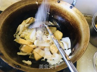 豆腐泡炒白菜的做法步骤：6