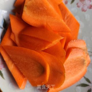 五花肉炒香干柿子椒的做法步骤：2