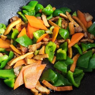 五花肉炒香干柿子椒的做法步骤：9