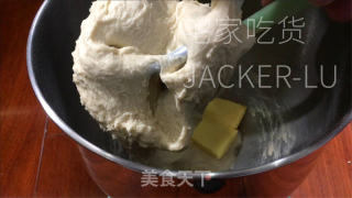 抹茶蜜豆双色吐司，颜色靓丽，暖心又暖胃。的做法步骤：2
