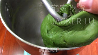 抹茶蜜豆双色吐司，颜色靓丽，暖心又暖胃。的做法步骤：6