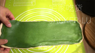 抹茶蜜豆双色吐司，颜色靓丽，暖心又暖胃。的做法步骤：9