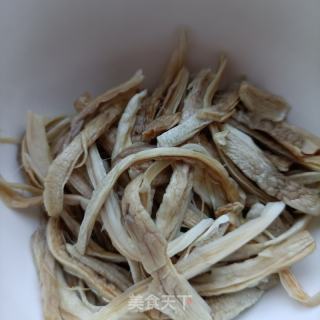 精肉鸡腿菇炒莴笋的做法步骤：5