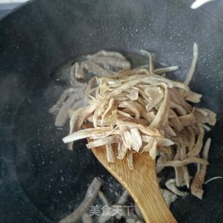 精肉鸡腿菇炒莴笋的做法步骤：9
