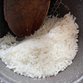 香肠蒜苔炒饭的做法步骤：2