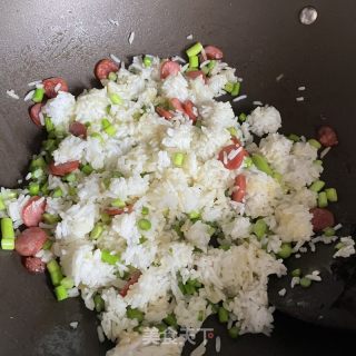香肠蒜苔炒饭的做法步骤：7