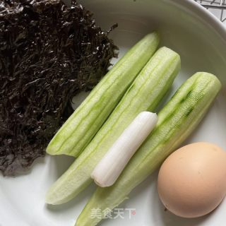 黄瓜紫菜蛋花汤的做法步骤：1