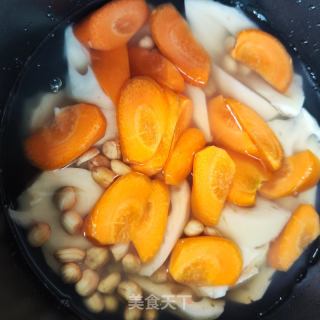 花生莲藕素汤的做法步骤：4