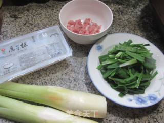 肉丝韭菜茭白炒魔芋丝的做法步骤：1