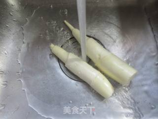 肉丝韭菜茭白炒魔芋丝的做法步骤：2