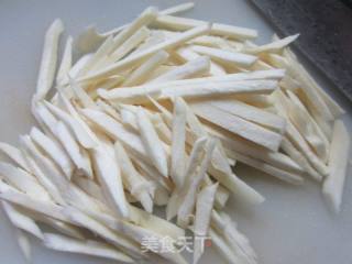 肉丝韭菜茭白炒魔芋丝的做法步骤：3