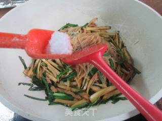 肉丝韭菜茭白炒魔芋丝的做法步骤：11