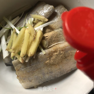 红焖带鱼的做法步骤：2