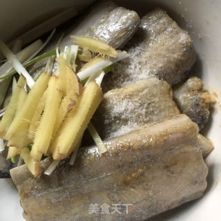 红焖带鱼的做法步骤：3