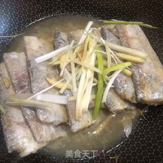 红焖带鱼的做法步骤：6