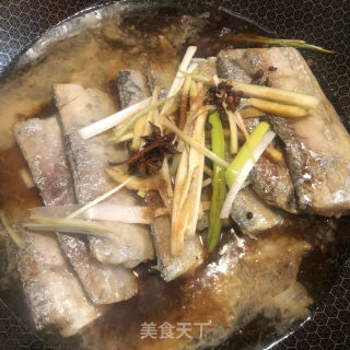 红焖带鱼的做法步骤：9