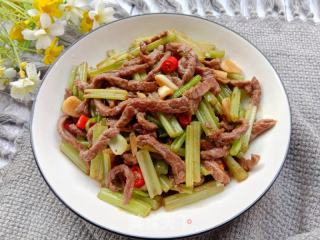 芹菜炒牛肉的做法
