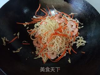 甘蓝虾仁炒面的做法步骤：5