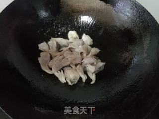 洋葱炒黑鱼片的做法步骤：6
