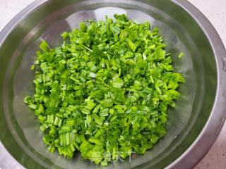 香葱鸡蛋馅饺子的做法步骤：1
