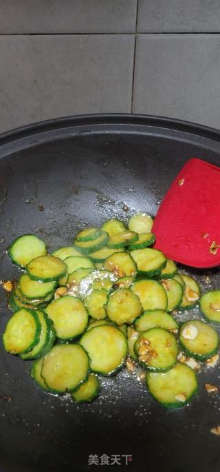 牛肉炒青瓜片的做法步骤：9