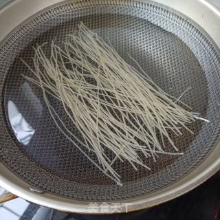 粉条白菜拌鸡胸肉的做法步骤：5
