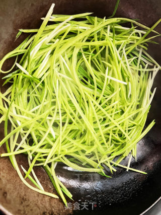 清炒萝卜丝的做法步骤：2