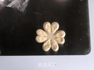 花朵椰蓉面包的做法步骤：9