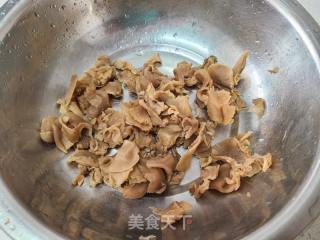 莴笋干炒肉丝的做法步骤：2