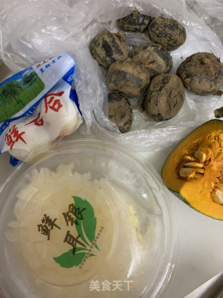 銀耳百合南瓜馬蹄爽的做法步骤：1