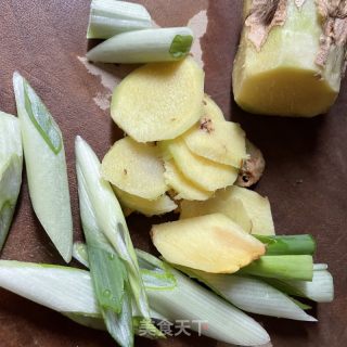 黄玉米莲藕排骨汤的做法步骤：3