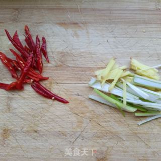 辣炒莲花白的做法步骤：4