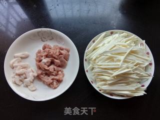 茭白炒肉丝的做法步骤：1