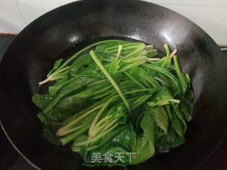 炝炒菠菜的做法步骤：4