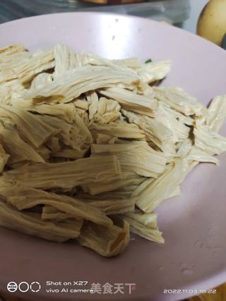 鸡肉红烧腐竹的做法步骤：2