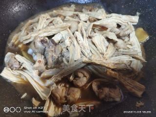 鸡肉红烧腐竹的做法步骤：6