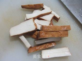 韭黄炒香干的做法步骤：2