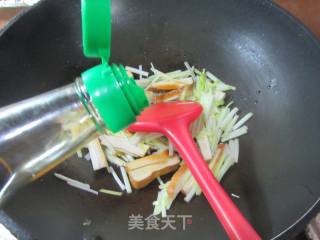 韭黄炒香干的做法步骤：4