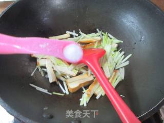 韭黄炒香干的做法步骤：5