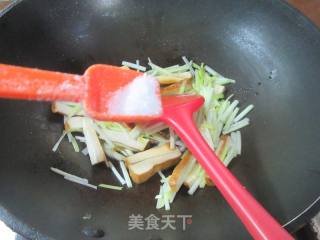 韭黄炒香干的做法步骤：6